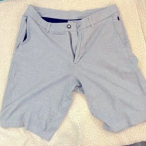 Men’s Lululemom 11” Size 32 Commission Shorts.